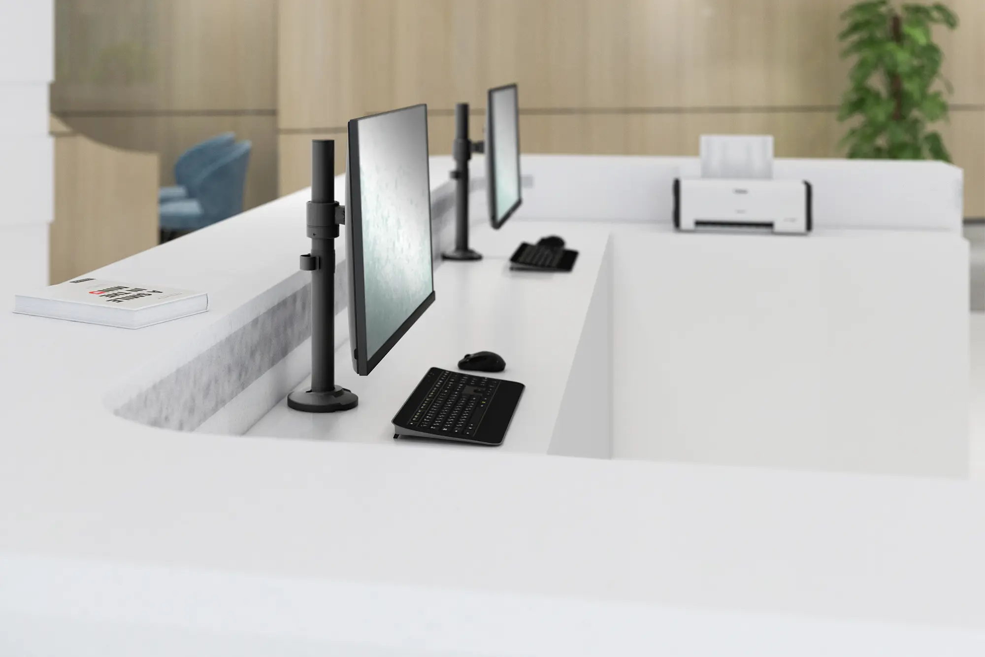 Monitorhalterung mit Klemmmontage, VESA 75 & 100, 400mm hoch - mit Bildschirm in live Umgebung